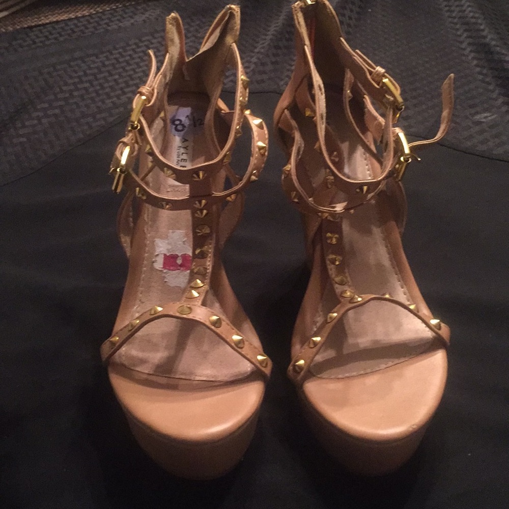 Platform sandals